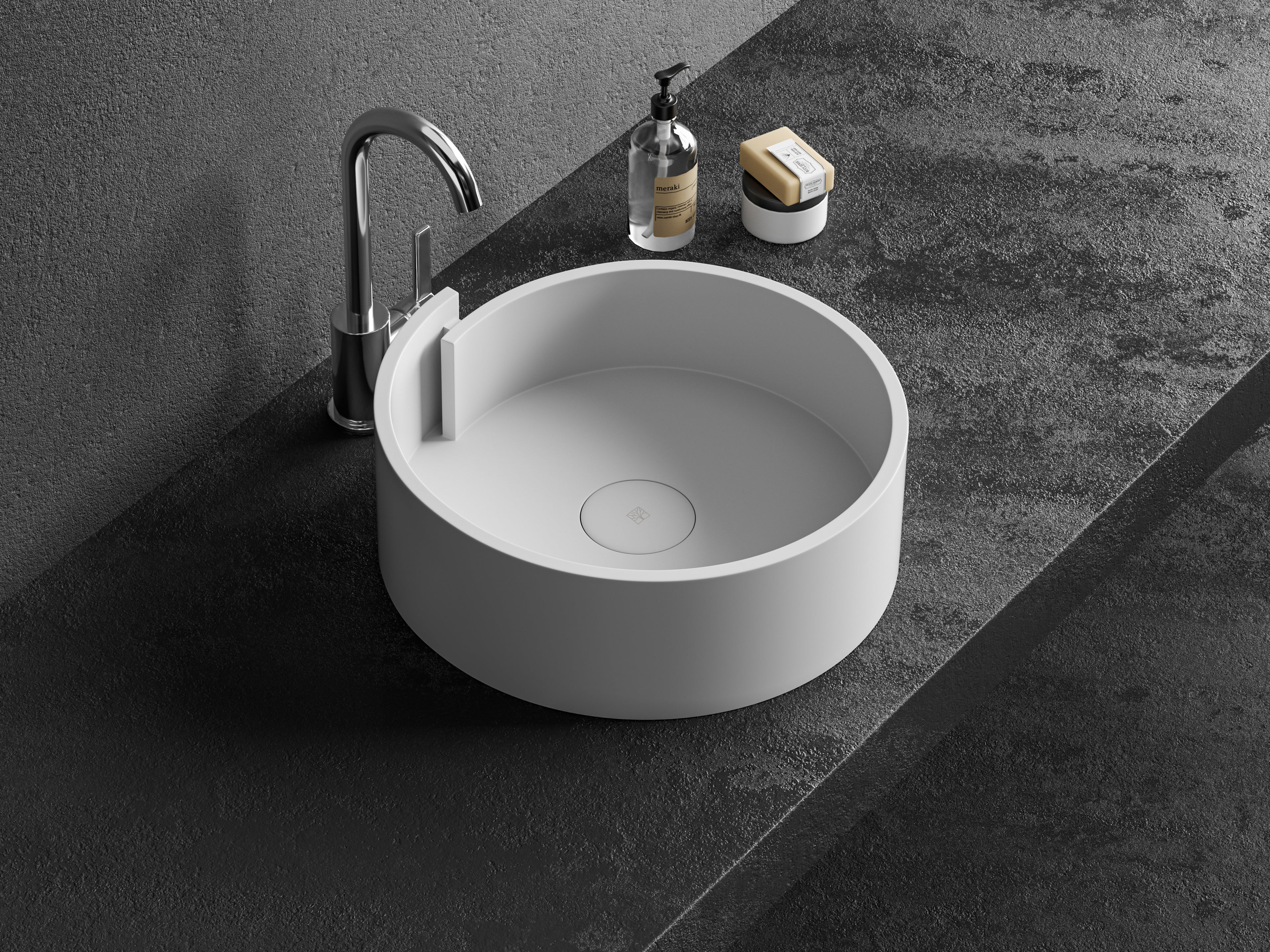 Mirage Ø420 rund bolleservant i hvit solid surface med assymetrisk design sett forfra.