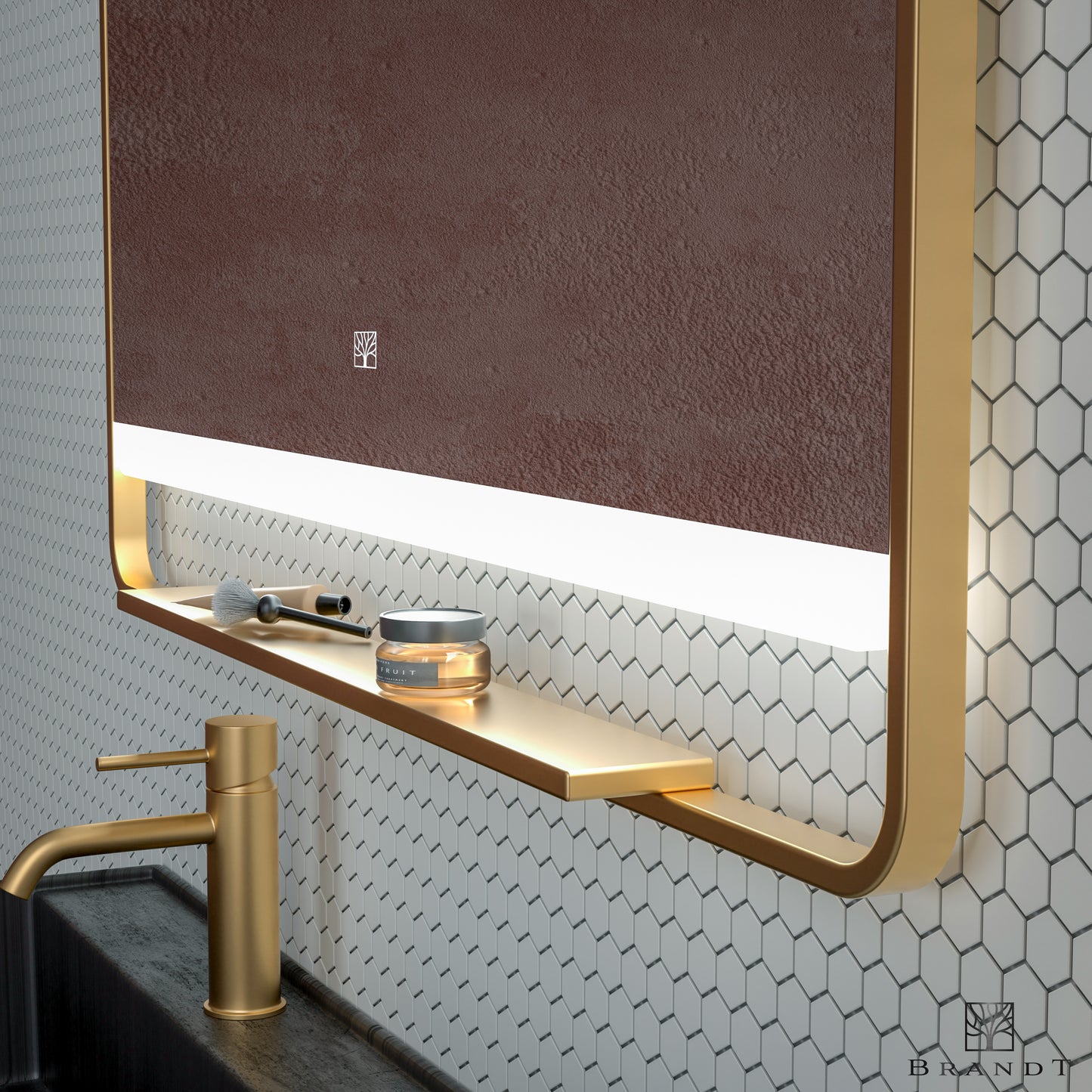 Nærbilde på speil med hylle og ramme i børstet messing fra Brandt Bad.