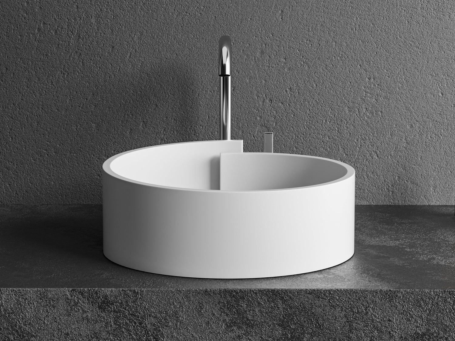 Mirage Ø420 rund Bolleservant i hvit Silkematt Brandt Solid Surface med assymetrisk design, fra Brandt Bad, sett forfra.